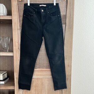 Levi’s Women's High Rise Skinny Stretchy Black Jeans Petite Short